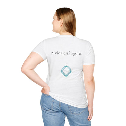 A vida está agora. – Unisex T-Shirt | OffIsLux™