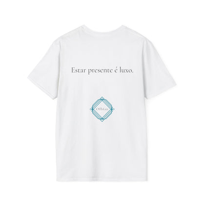 Estar presente é luxo. – Unisex T-Shirt | OffIsLux™