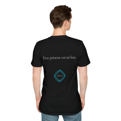 Être présent est un luxe. – Unisex T-Shirt | OffIsLux™