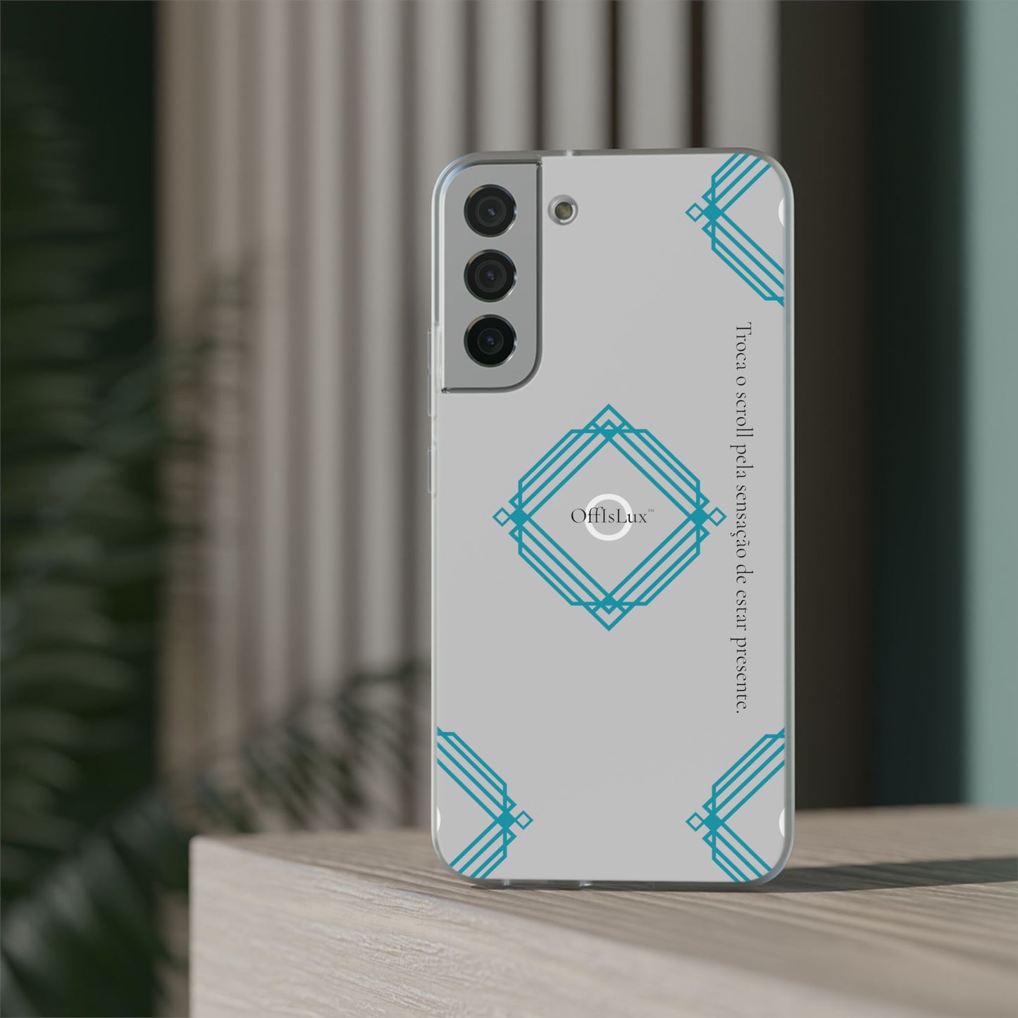 Troca o scroll pela sensação de estar presente.  -Capa Flexível Geométrica | OffIsLux™