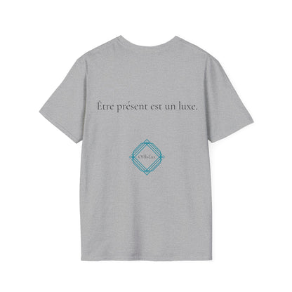 Être présent est un luxe. – Unisex T-Shirt | OffIsLux™