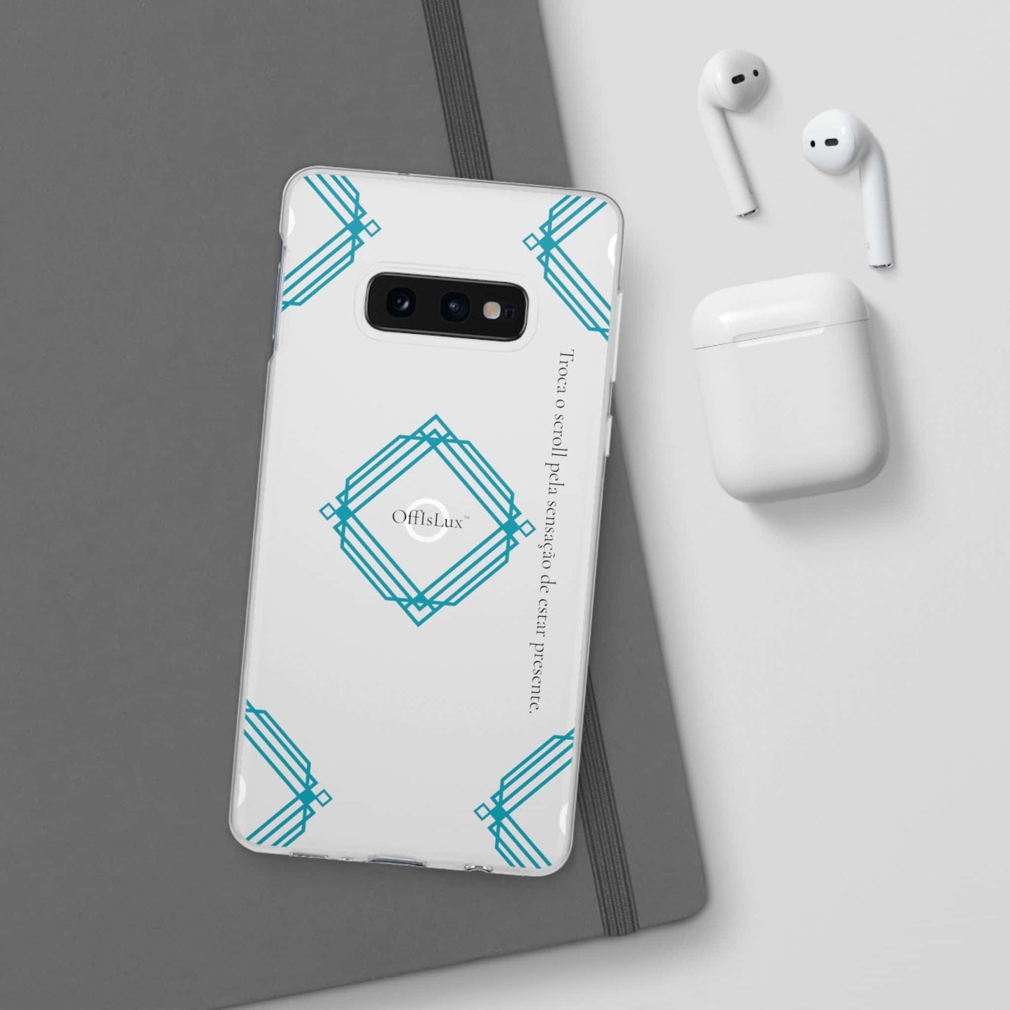 Troca o scroll pela sensação de estar presente.  -Capa Flexível Geométrica | OffIsLux™