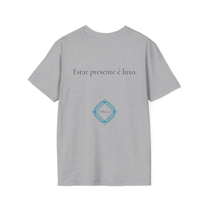 Estar presente é luxo. – Unisex T-Shirt | OffIsLux™